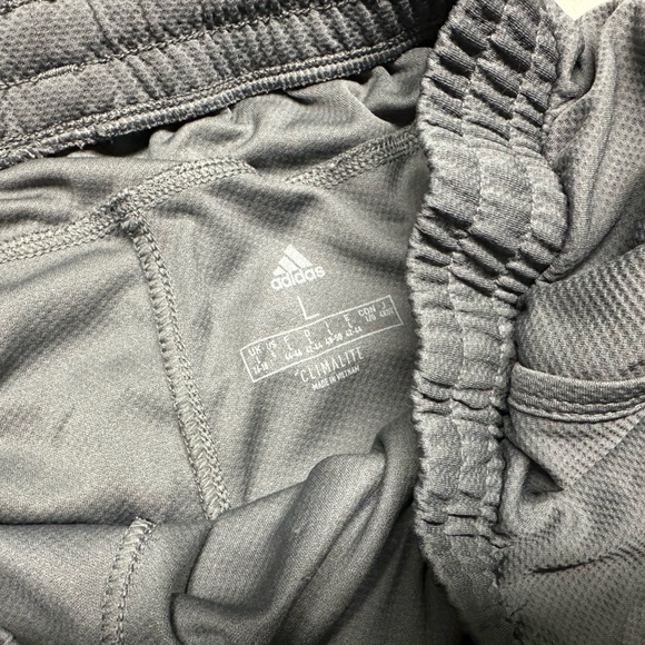 Adidas shorts size large - Picture 2 of 2